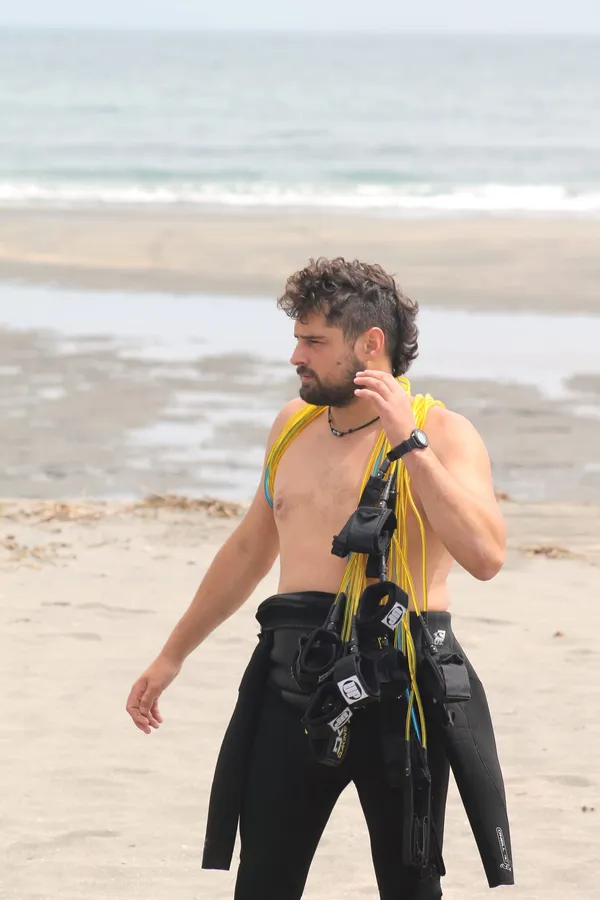 Monitor de surf de Fre Surf School en la playa de Frexulfe