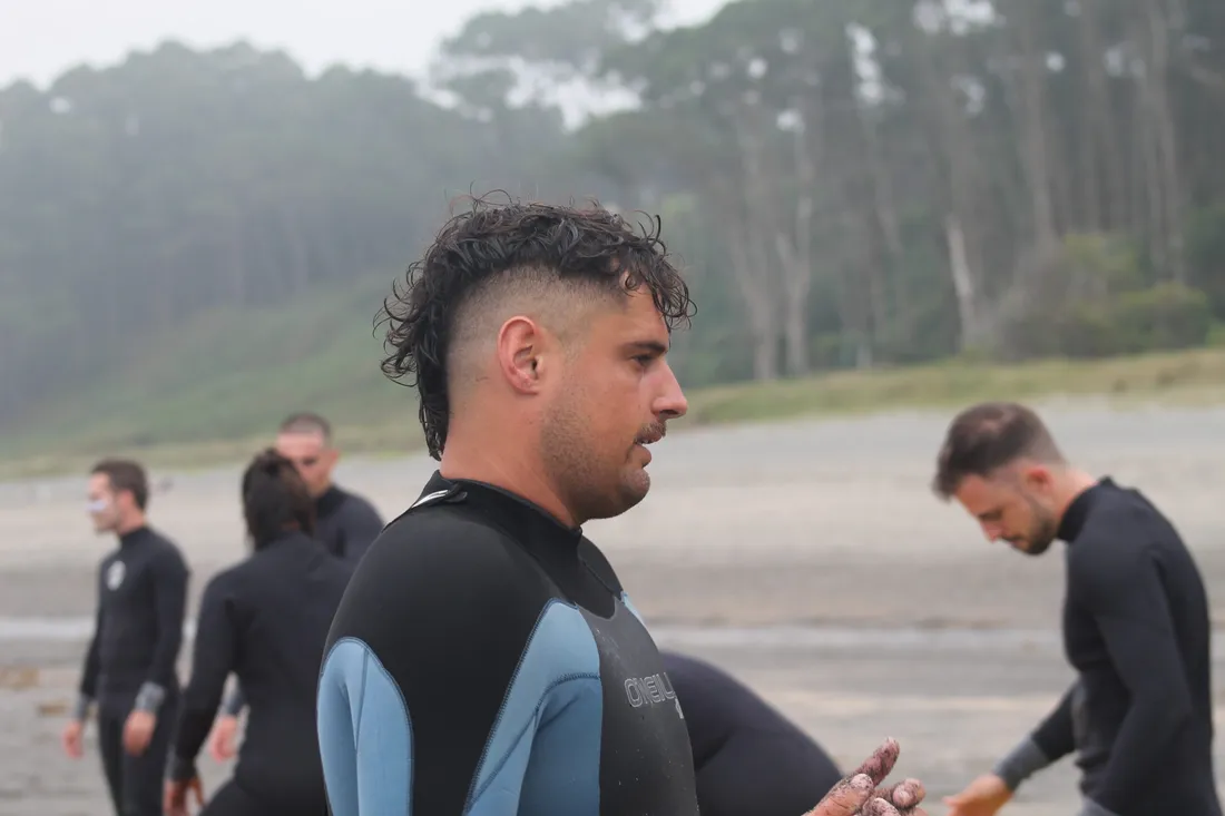 Monitor de surf en la playa de Frexulfe